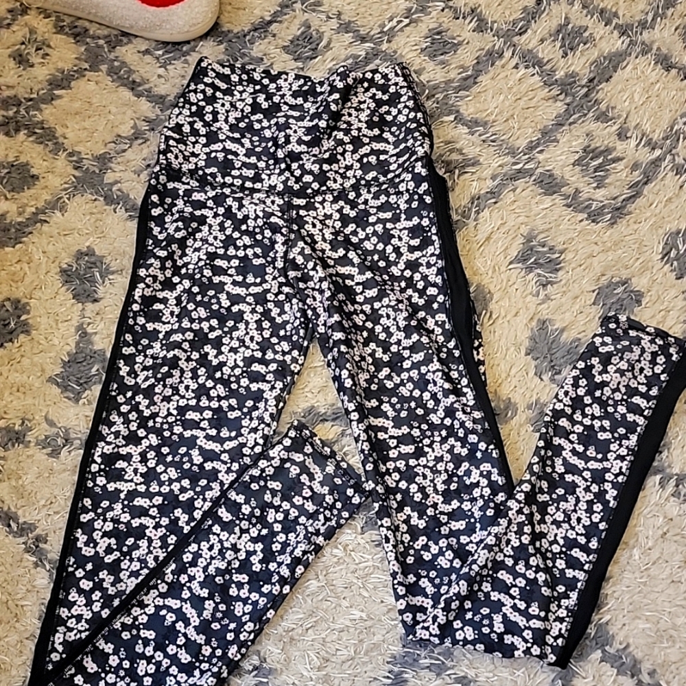 Floral print legging with black stripe on side